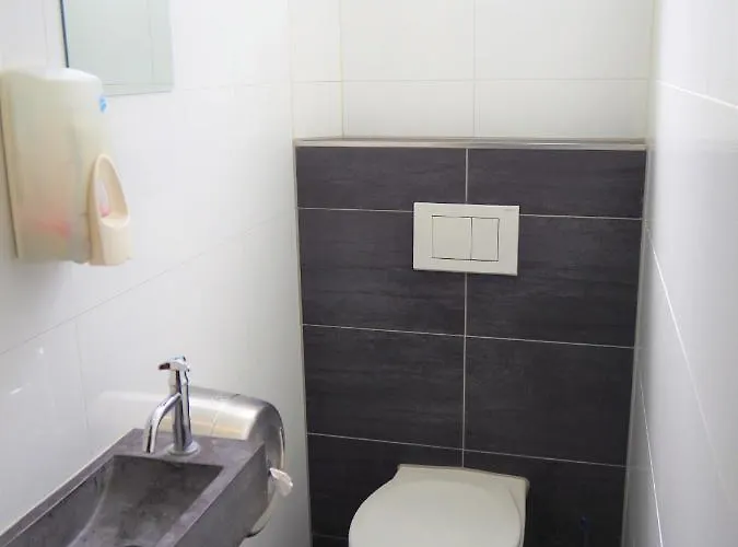 Euphemia Budget Old Canal Zone Hostal