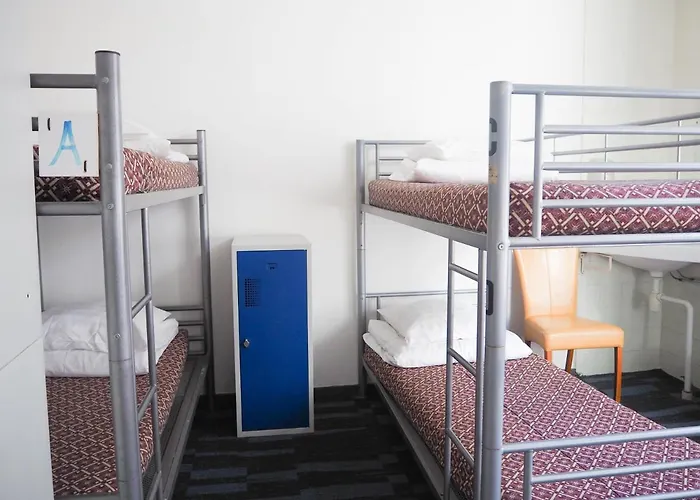 Euphemia Budget Old Canal Zone Hostal