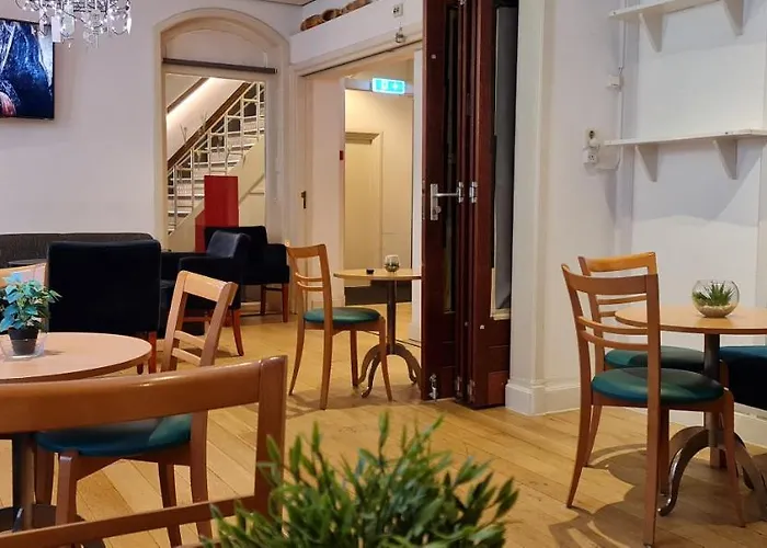 Euphemia Budget Old Canal Zone Hostal *