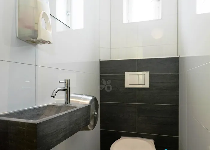 Euphemia Budget Old Canal Zone Hostal