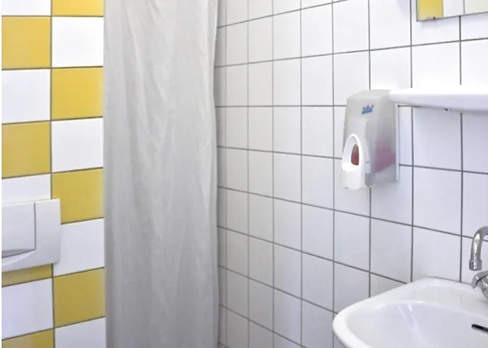 Euphemia Budget Old Canal Zone Hostal *