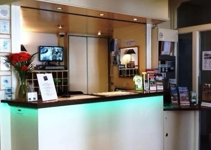 Euphemia Budget Old Canal Zone Hostal